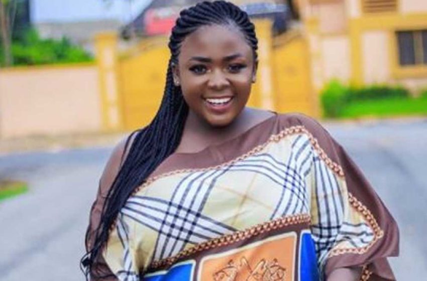  Tracey Boakye’s Foundation Touches The Life Of Random People With Special Gifts This Christmas Season – Watch Videos