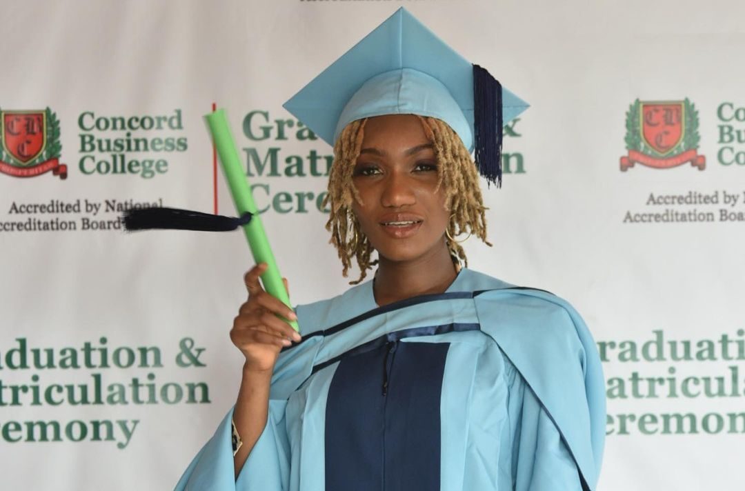 PHOTOS: Wendy Shay Graduates From The University With An HND In Business And Marketing Management