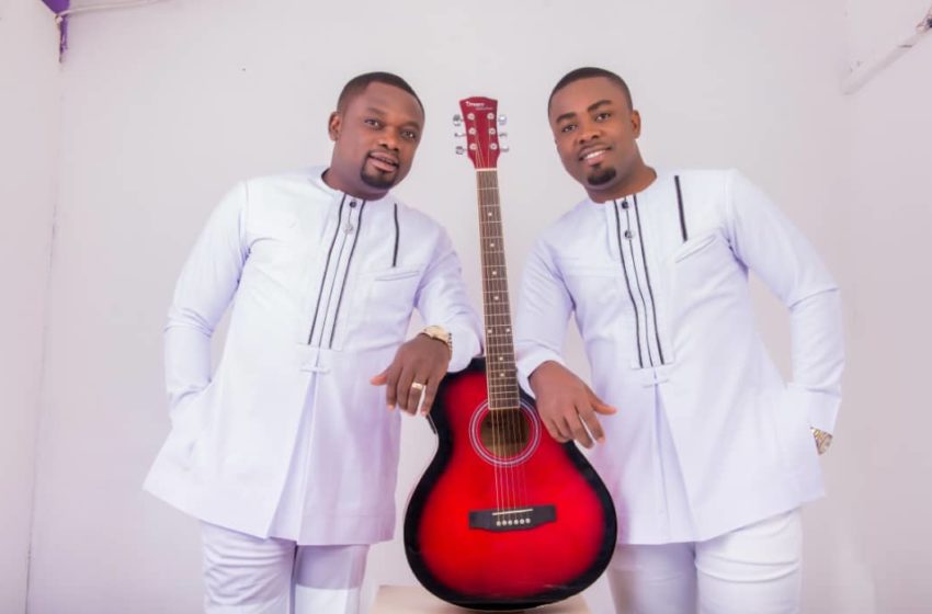 Gospel Music Group, Willie And Mike Donates Items And Cash To Kumasi Children’s Home Ahead Of Christmas