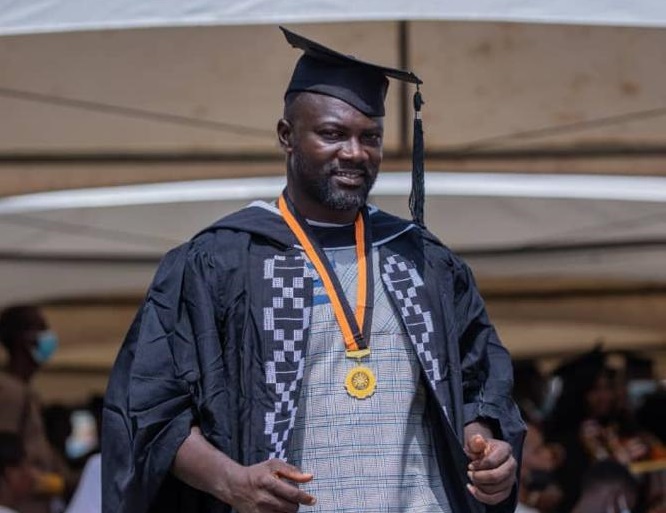  From The Streets As A Barber And Taxi Driver, Adom FM’s Mike 2 Graduates From The University With Master’s Degree