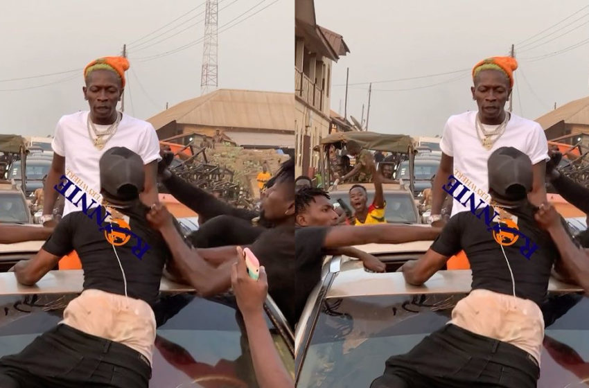  Sc@ry! – ‘Crazy’ Fan Of Shatta Wale Nearly Pulls Him Out Of His Car As He Meets Him For The First Time – Watch Video