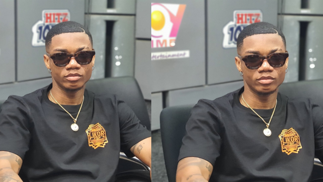 Award-winning Ghanaian singer KiDi has opened up about his dating life and what he looks for in a woman. In a trending TikTok video, KiDi disclosed that he no longer considers physical appearance as the only quality he seeks in a partner. According to the singer, as a man matures, he values a woman’s heart and intellect in addition to her looks. He said: “My type? As a man, when you grow up, looks and other things don’t matter as much. What matters is the girl’s heart and her mind. She has to be beautiful, but what matters most is her heart and her mind.” KiDi added that it would be dangerous for any man to pursue a romantic relationship with a woman solely because of her looks. 